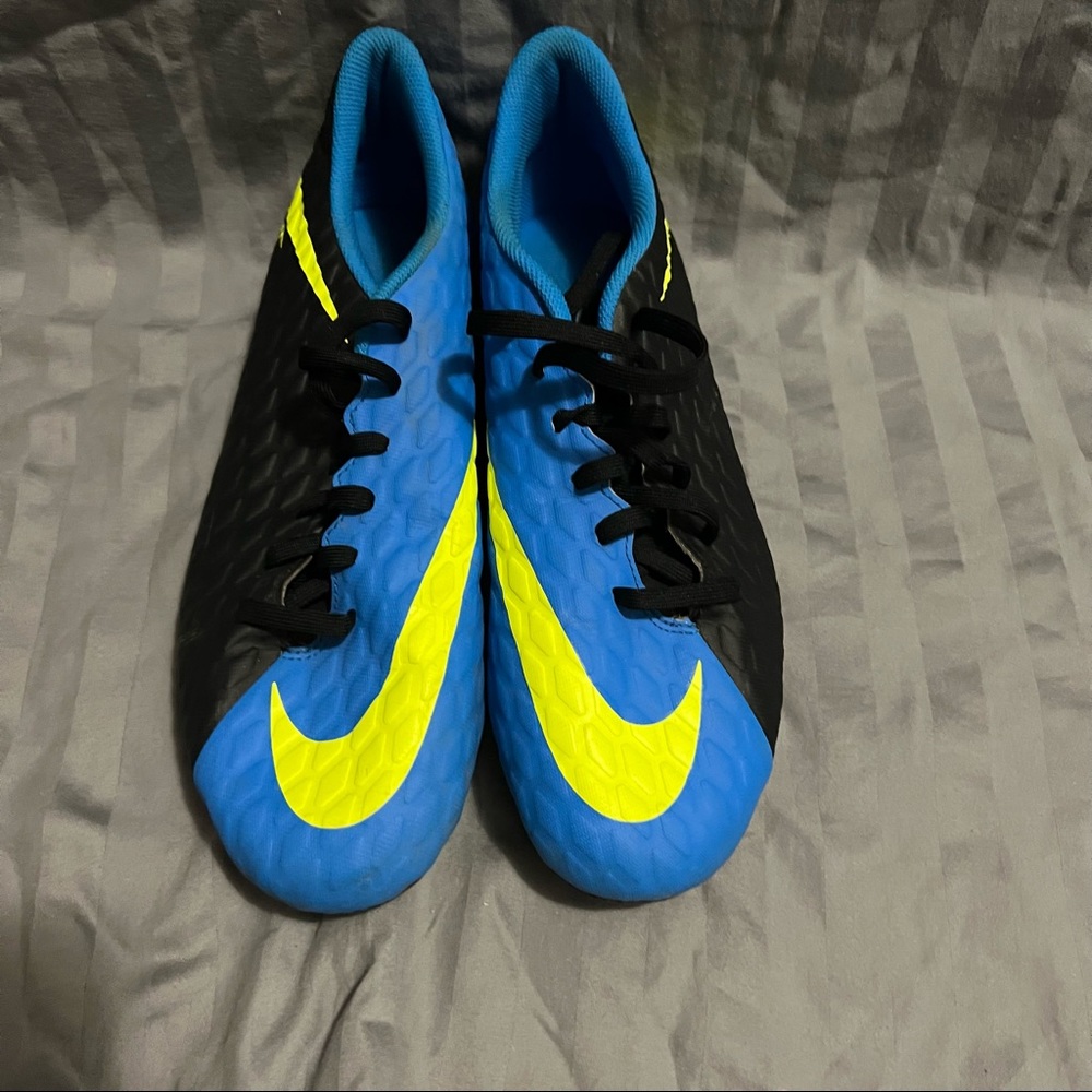 Nike soccer cleats 11.5